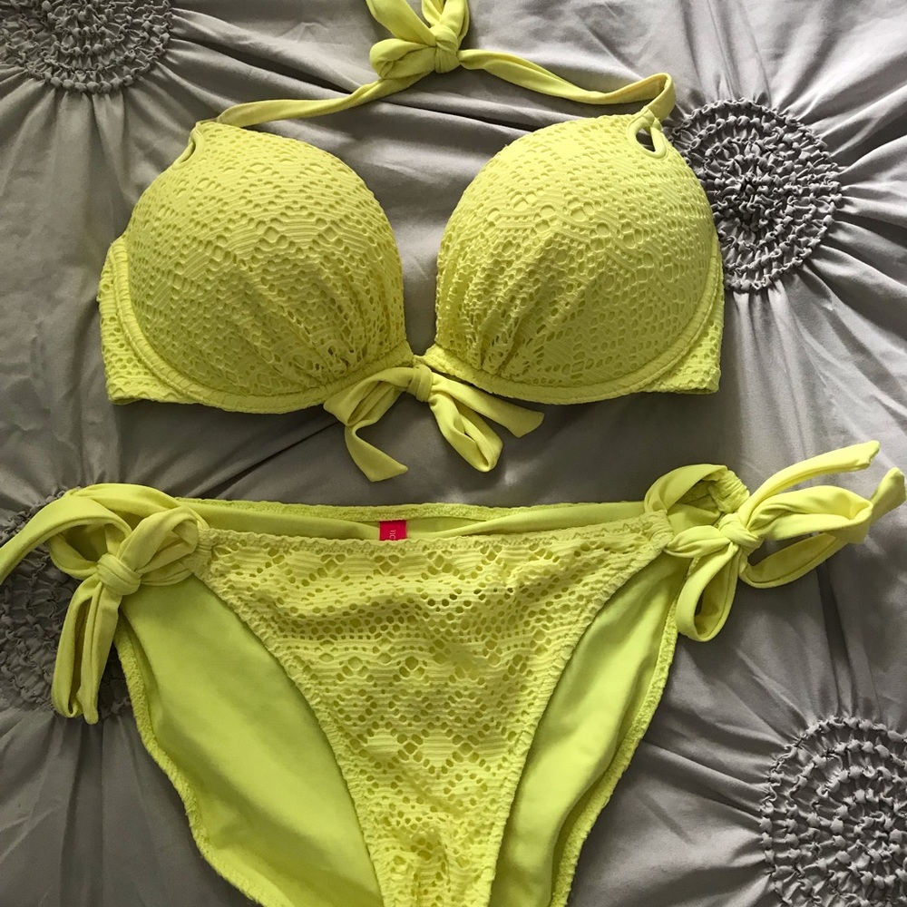 Victoria’s Secret Gorgeous push-up bikini